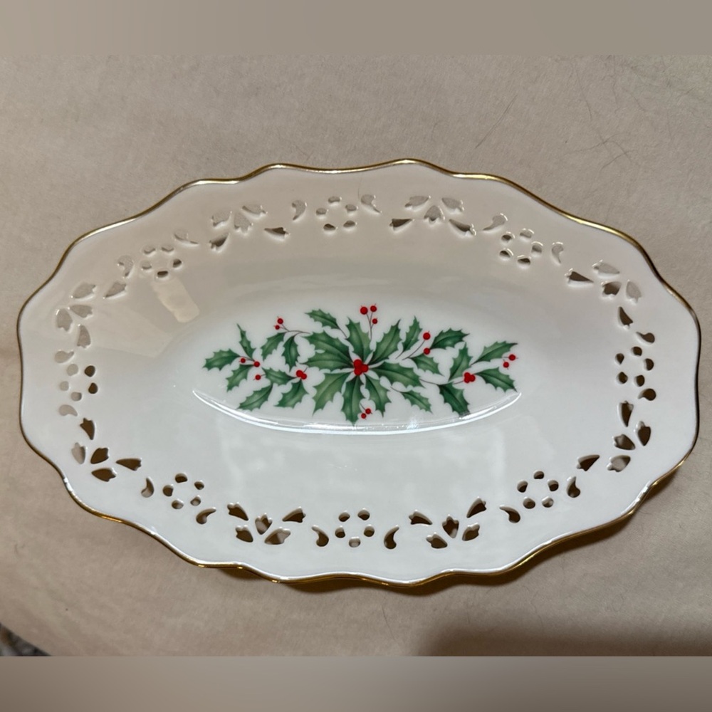 Lenox Holiday 7 5/8” Oval Pierced Candy Server Dish Scalloped Gold Trim